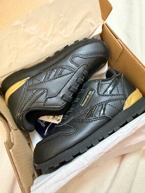 Reebok Kids' Classic Black & Gold Leather Sneakers 8c NWT